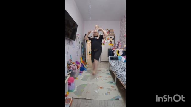 поднятие ног в стороны