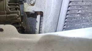 Renault Duster замена фланца системы охлаждения, снятие генератора, снятие бампера.