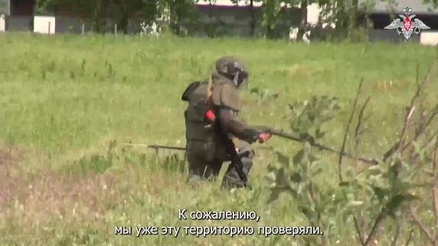 Работа по разминированию территорий в приграничье саперами ГрВ «Север»