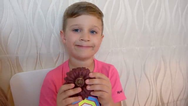 ДИАНА И РОМА - Диана и Рома играют в шоколадный челлендж и учатся различать съедобное от несъедобног