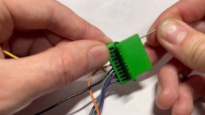 Как достать пины из зеленого разъема приборки? Как раз