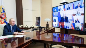 Идти вперед: Путин указал на стремление молодого поколения к успеху