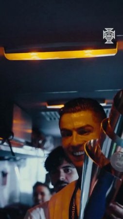 Криштиану Роналду танцует в автобусе 🏆 Чемпион лиги наций 🇵🇹 #cristianoronaldo #shorts #cr7