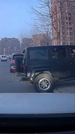 Не заезжайте на тротуары!