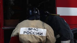 Один человек погиб при пожаре на рыболовном судне на стоянке во Владивостоке