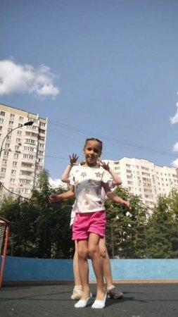 Танцуем НЕ С МОЕЙ СЕСТРОЙ))