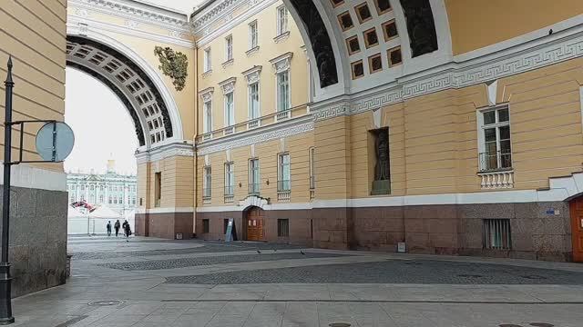 Это то, куда спешат все туристы Петербурга   Дворцовая площадь, Зимний дворец, Атланты