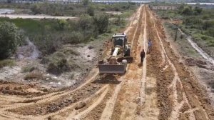 Подготовка дорожной подушки бульдозером