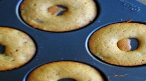 Банановые пончики с грецкими орехами