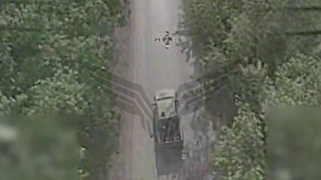 Донбасс. FPV «Рубикона» догнал и уничтожил пикап ВСУ с живой силой