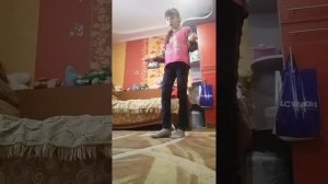 Учу как робити шафл на танец дим(песня будет без мата)