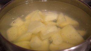 Картофель, тушеный с грибами