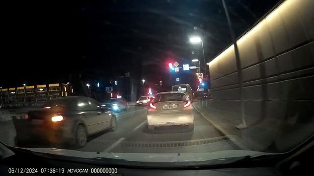 Mazda А656УР96 поворот направо с левого ряда смотреть онлайн