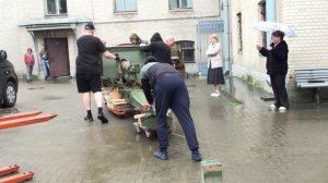 Перемещение пушки из двора ГМПИР в Атриум здания на ул. Куйбышева, д. 2-4
