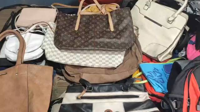 Лот 019 Сумки Германия текстиль, кожа 1340₽_ кг 50 ед . 20,2 кг