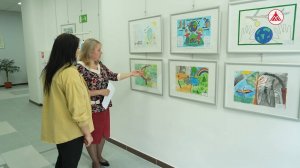 В Урае открылись две выставки детских рисунков