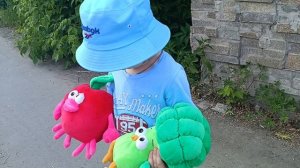 От непослушных деток,игрушки убегают.