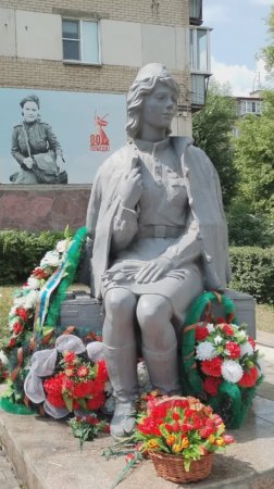 Памятник медсестре в Челябинске