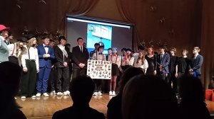 Последний звонок 2025.Выступление в актовом зале.Танцуют Джаз 11Б и кл.руководитель- Большакова И.В.