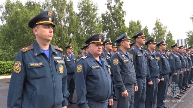 Торжественное построение в честь Дня России