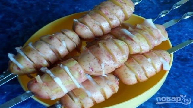Картофель с салом на мангале
