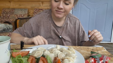 Мукбанг Завтрак, пельмешки со сметаной #мукбанг #фудблогер #завтрак