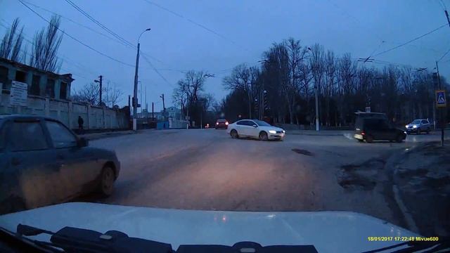 Регистратор Mio MiVue 600 Вечер