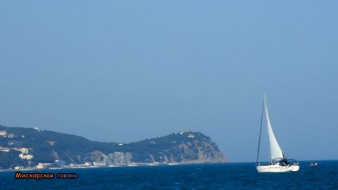 Крым дикий пляж. Море солнце и вода наши лучшие друзья яхты дети и волна🍎#searuss #мисхорскаягавань