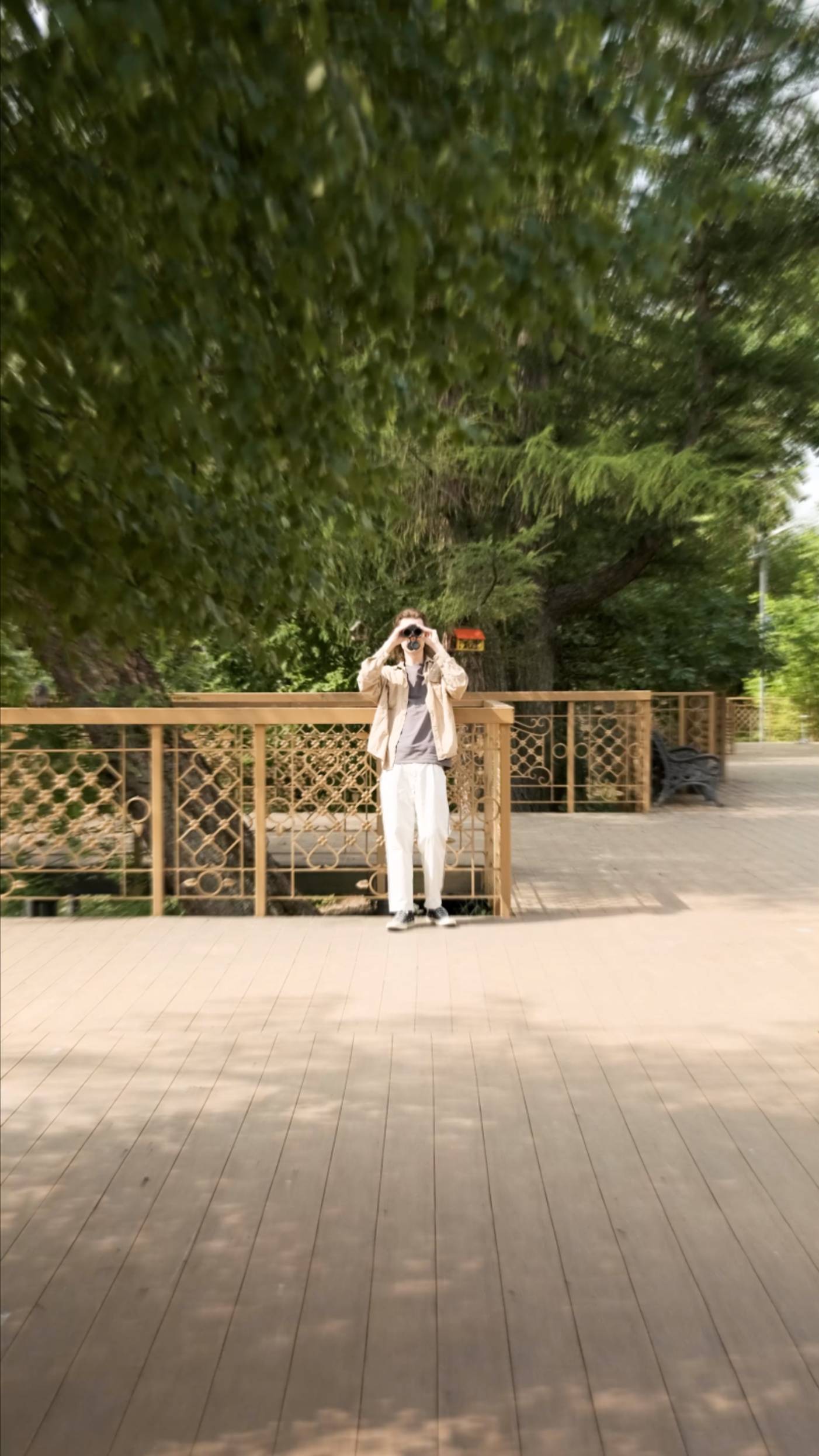 Бинокль Levenhuk Guard Pro 4000 12x42 в упаковке