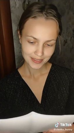 scen Самая красивая девочка с букетом
