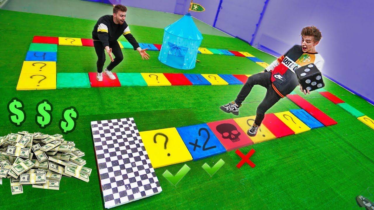 ВЛАД А4 - САМАЯ БОЛЬШАЯ НАПОЛЬНАЯ ИГРА В МИРЕ !