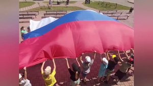 Над моей страной триколор