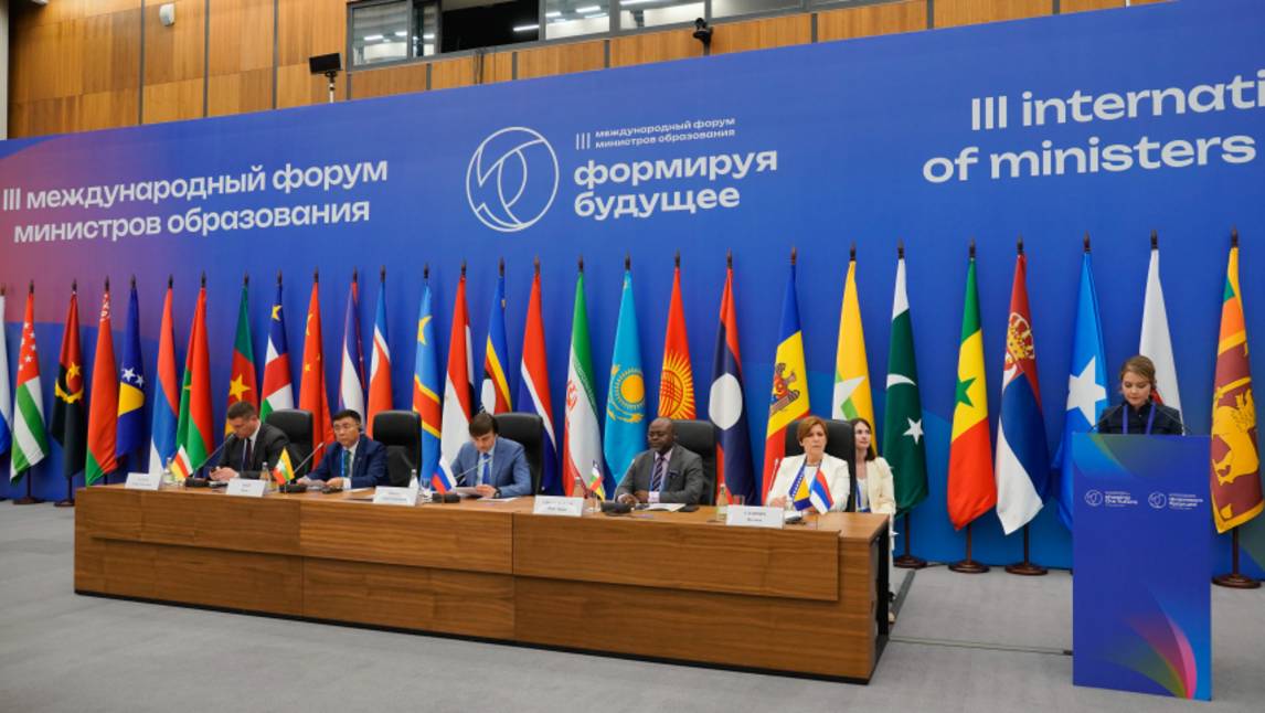 Путин: Россия готова делиться опытом в сфере образования
