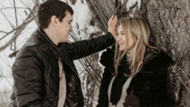 ГОЛУБЫЕ ГЛАЗКИ -слова музыка исполняет Антон Гущин