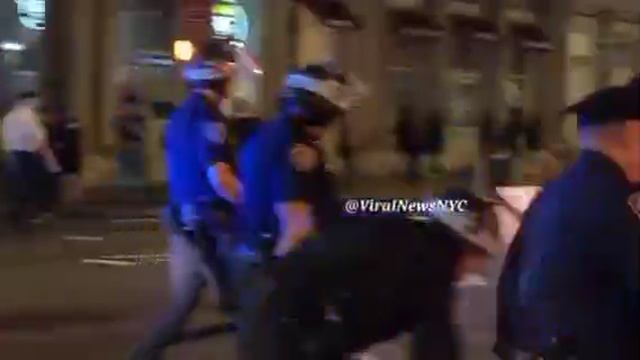 Когда город засыпает, просыпается Мафия...

 Полный хаос творится за пределами Федеральной площади в