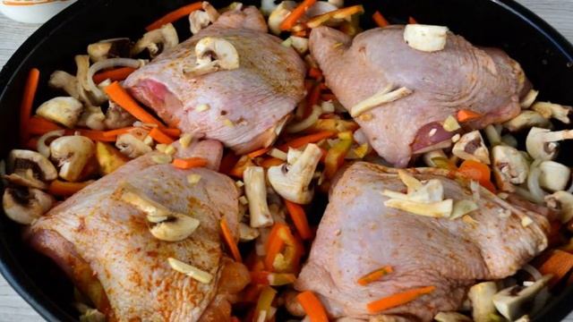Бедра с грибами в духовке