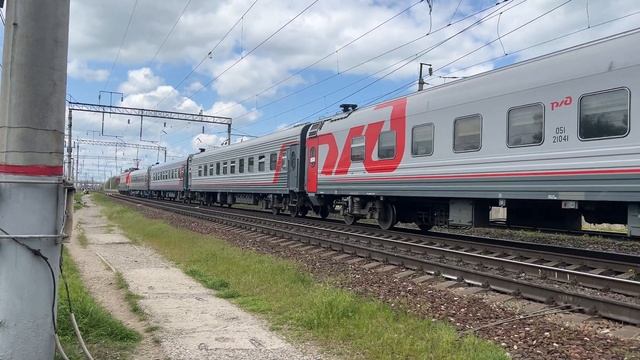 ЭП1-365 с пассажирским поездом Кисловодск-Москва отправ