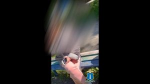 ⚡️Сотрудники отдела по борьбе с киберпреступностью застали 69-летнюю женщину на скамейке с ДВУМЯ тел