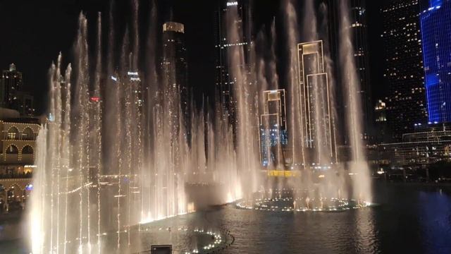 Дубай Бурдж Халифа фонтаны. Dubai Burj Khalifa fountains . смотреть онлайн
