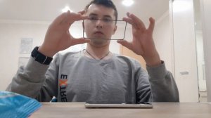 Как наклеить защитное стекло на айфон 11 ?