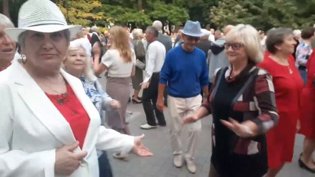 Цыганочка Аза.💃💕👏17.09.2023.В Гомельском парке. смотреть онлайн