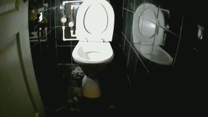 Удаление унитаза и подготовка пола к установке нового.