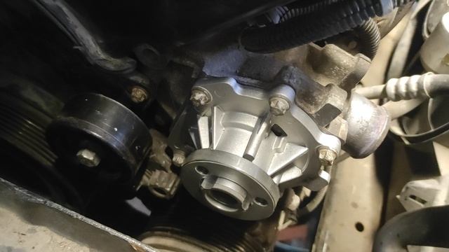 замена помпы Опель астра j смотреть онлайн