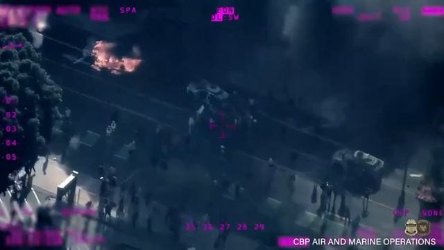 Военный Американский Беспилотник Снимает Бунтующую Толпу На Улицах Лос-Анджелеса.