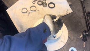 Замена задних тормозных дисков АУДИ А4. Профилактика с