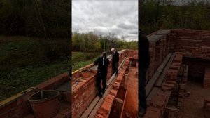 Строительство кирпичного дома. Монтаж перемычек.