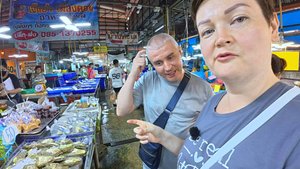 В ШОКЕ от выбора и ЦЕН на рыбном рынке Наклуа! УРВАЛИ по дешевке ЛОБСТЕРОВ Морепродукты Таиланд Влог