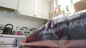 удочки и прикормка в коробке!