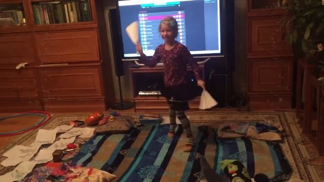 Позитивчик. Танец с веерами от Лели! смотреть онлайн