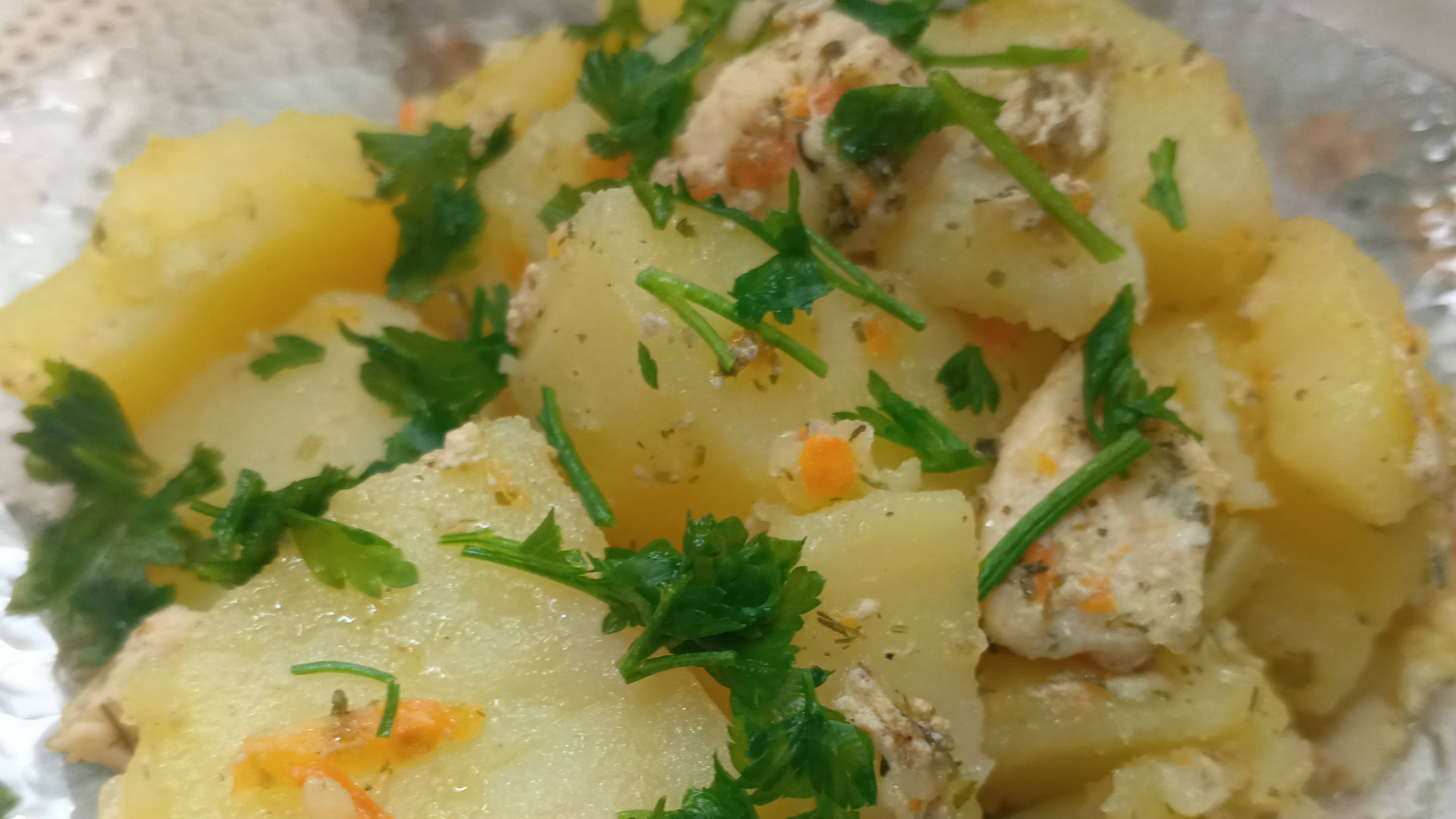 Очень вкусная картошка с курицей в мультиварке, безумно вкусная. Рецепт -выручалочка!